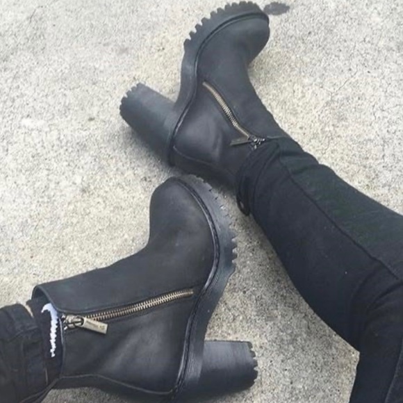 DR. MARTENS Magdalena Heeled Boot - Picture 5 of 6